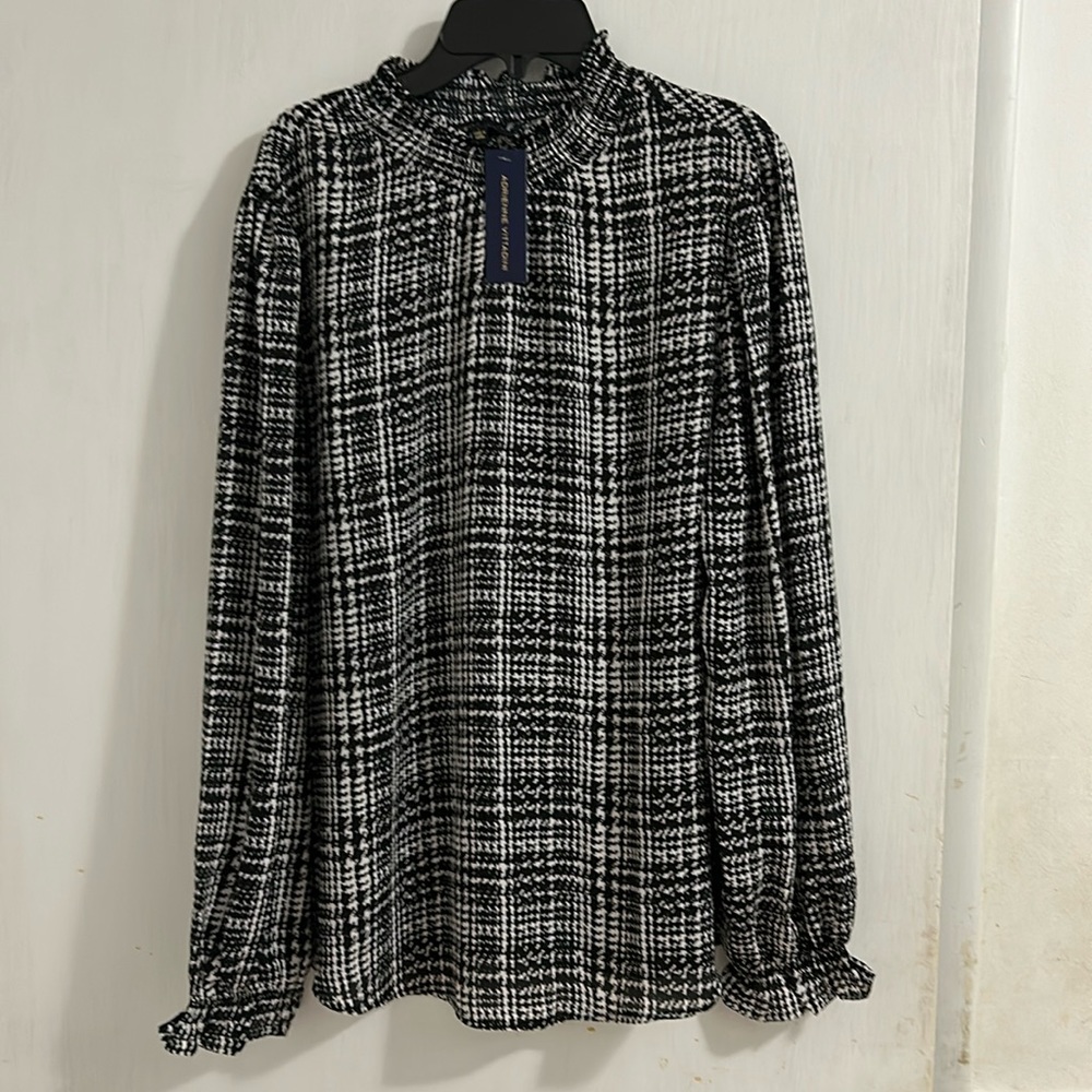 NWT Adrienne Vittadini Women Black & White Long Sleeve Mock Neck Ruffled Top.